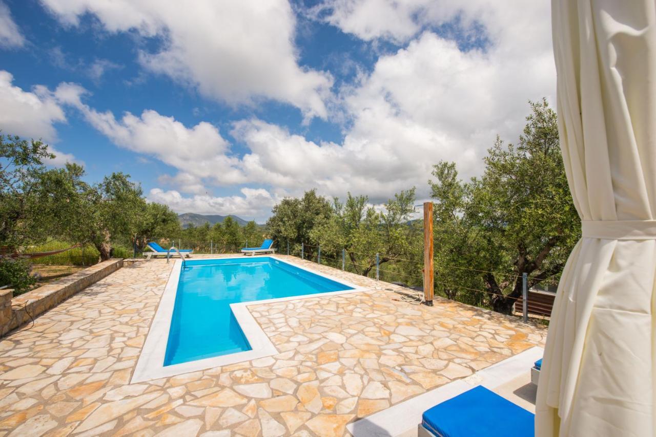Hakuna Matata Holidays Wooden Lodge With Airco & Pool In Greek Olive Grove Methoni  Exterior photo